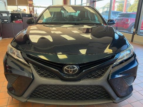 Used 2019 Toyota Camry SE image 4