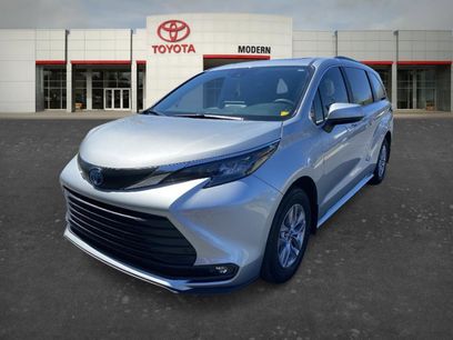 Used 2025 Toyota Sienna XLE