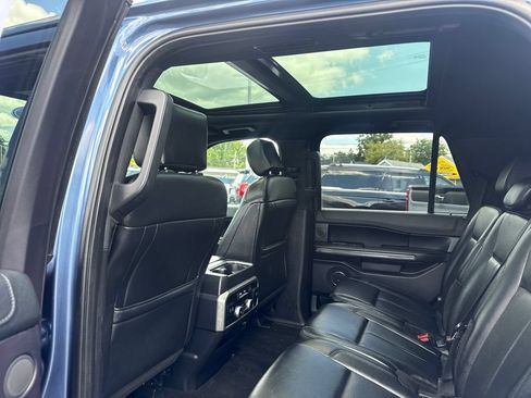 Used 2019 Ford Expedition XLT w/ Equipment Group 202A AWD/4WD image 21