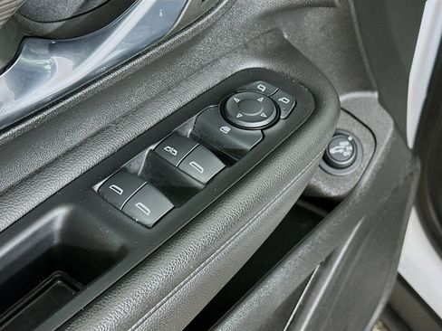 Used 2023 GMC Terrain SLT image 17