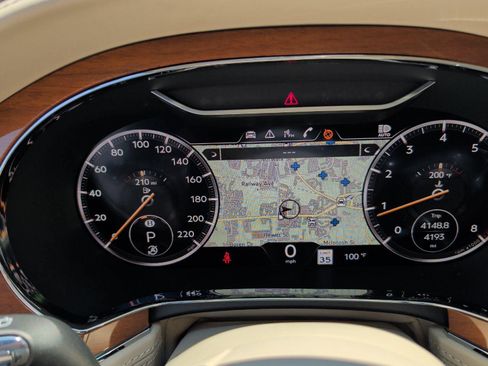 Used 2024 Bentley Continental GT V8 AWD/4WD image 28