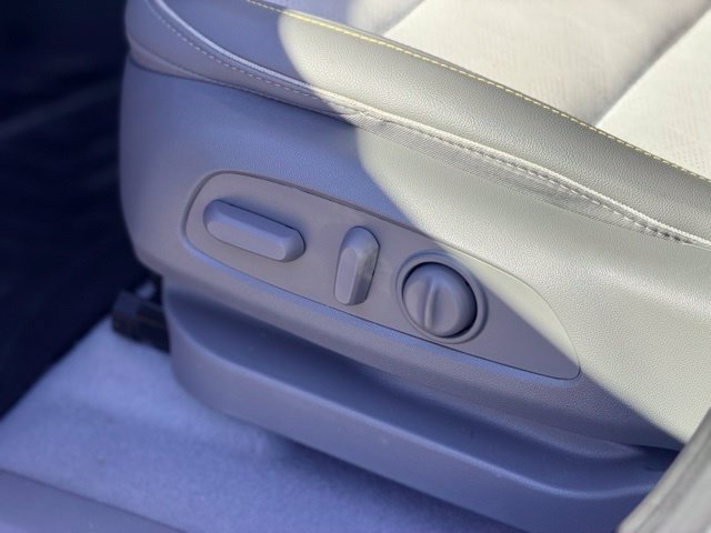 Used 2023 Chevrolet Bolt EUV Premier w/ Sun & Sound Package FWD image 8