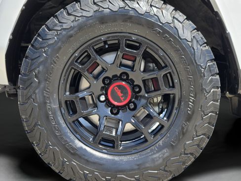 Used 2022 Toyota 4Runner TRD Off-Road AWD/4WD image 36