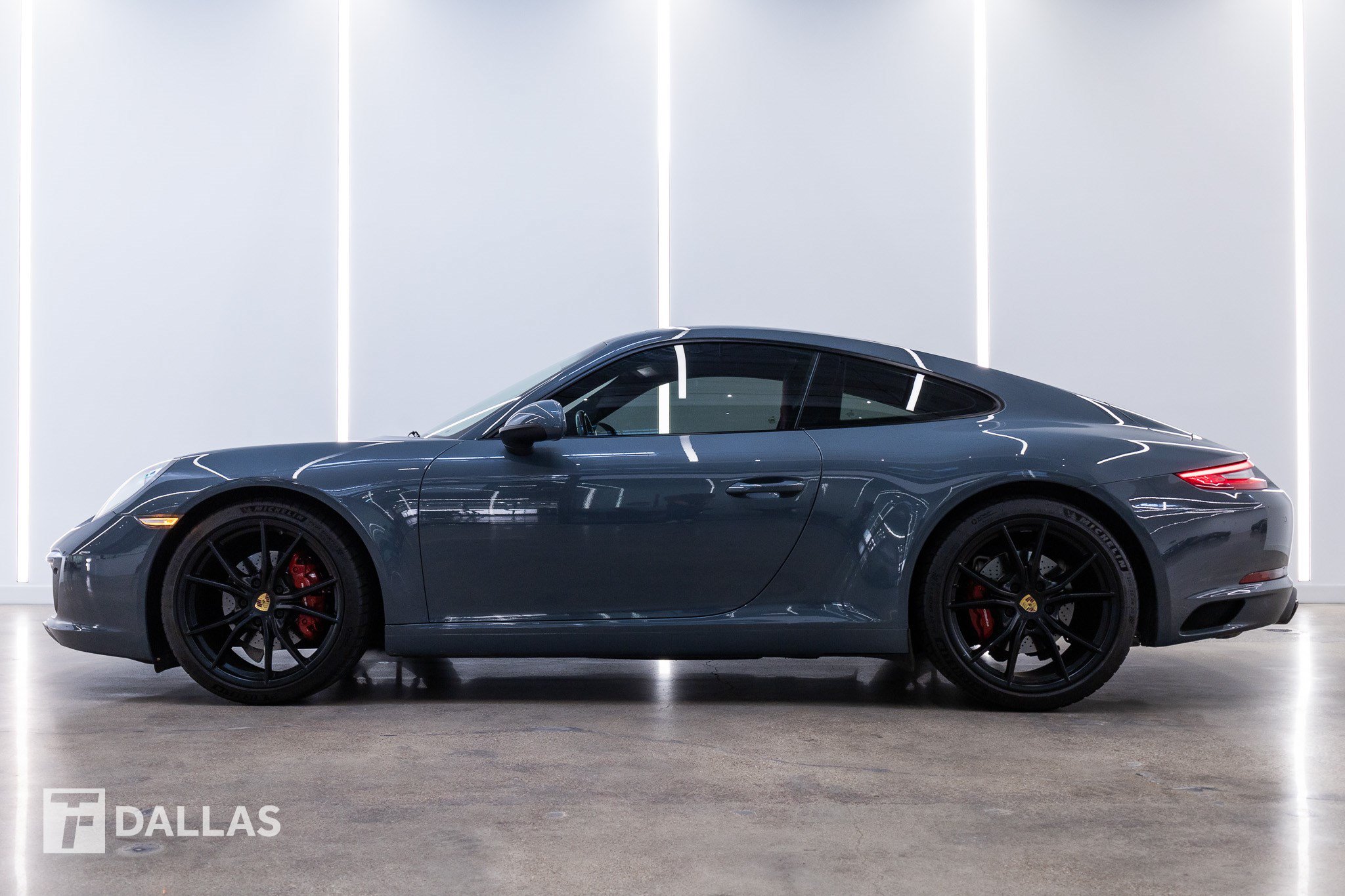 Used 2018 Porsche 911 Carrera RWD image 1