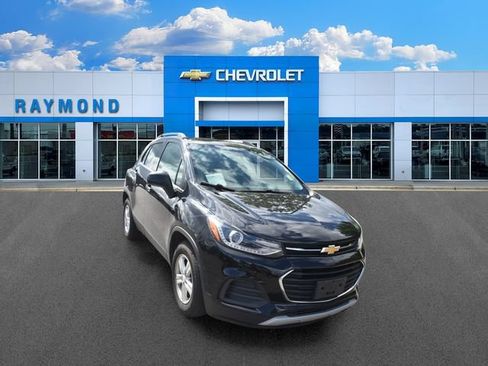 Used 2020 Chevrolet Trax LT w/ LT Convenience Package FWD image 9
