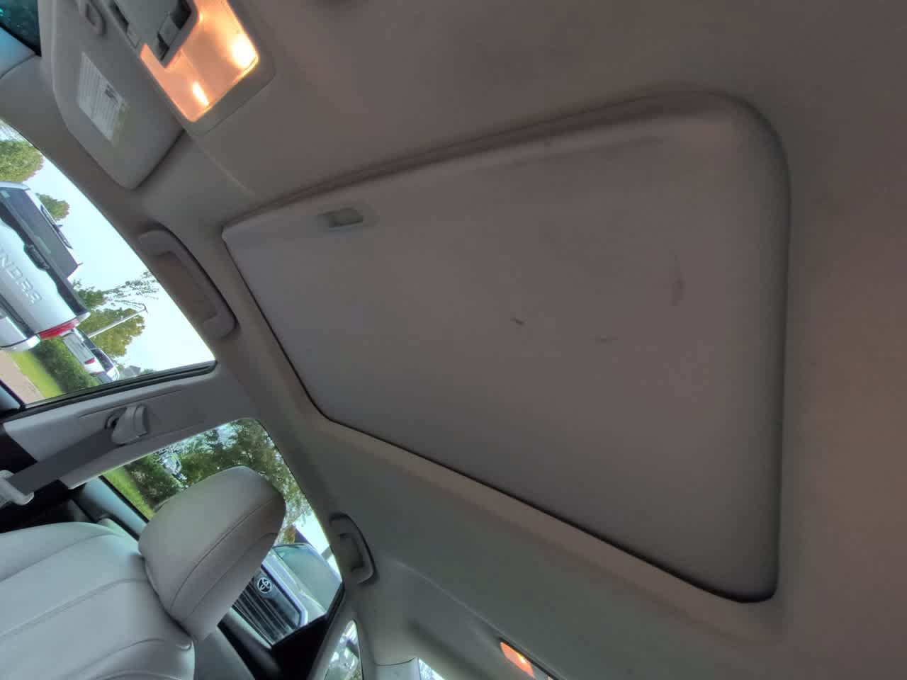 Used 2018 Toyota Avalon XLE Premium FWD image 19