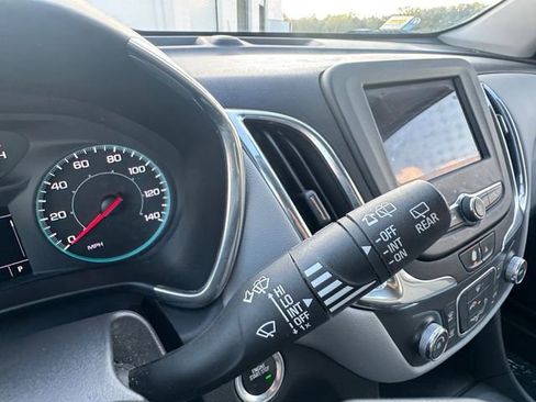 Used 2022 Chevrolet Equinox LS FWD image 12