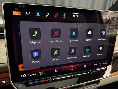 Used 2025 Volkswagen ID. Buzz 1st Edition image 25