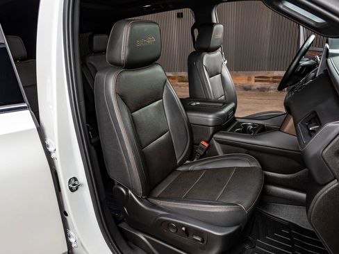 Used 2023 Chevrolet Suburban High Country image 32