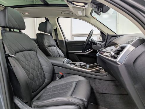 Used 2025 BMW X7 xDrive40i image 33