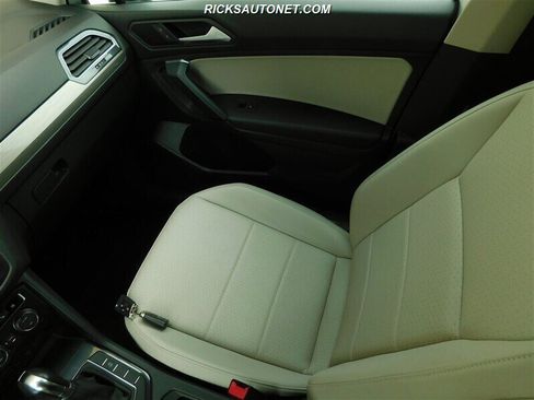 Used 2019 Volkswagen Tiguan SEL image 18