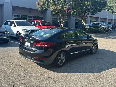 Used 2017 Hyundai Elantra SE FWD image 5
