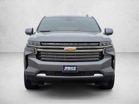 Used 2022 Chevrolet Suburban LT AWD/4WD image 2