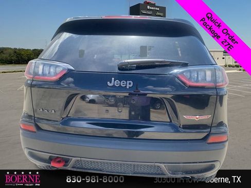 Used 2022 Jeep Cherokee Trailhawk image 8