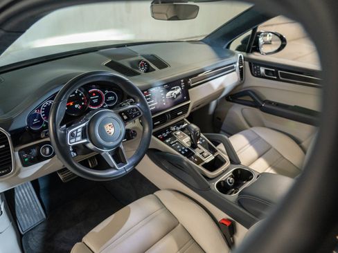 Certified 2023 Porsche Cayenne GTS AWD/4WD image 4