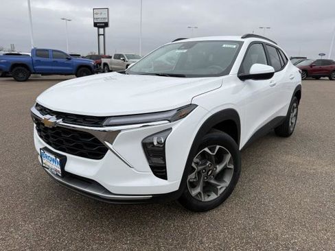 New 2026 Chevrolet Trax LT image 2