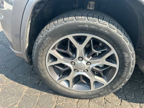 Used 2020 Jeep Grand Cherokee Overland AWD/4WD image 39
