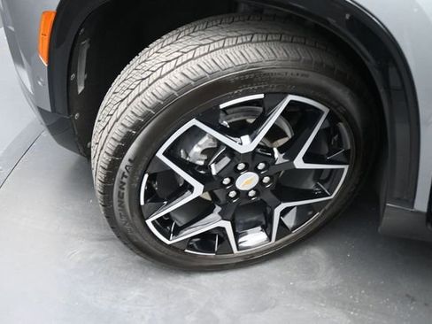 Used 2026 Chevrolet Traverse High Country FWD image 28