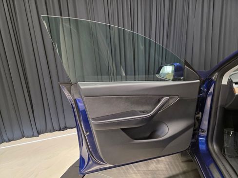 Used 2021 Tesla Model Y Long Range image 15