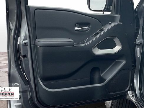 Used 2024 Nissan Frontier SV w/ SV Convenience Package image 23