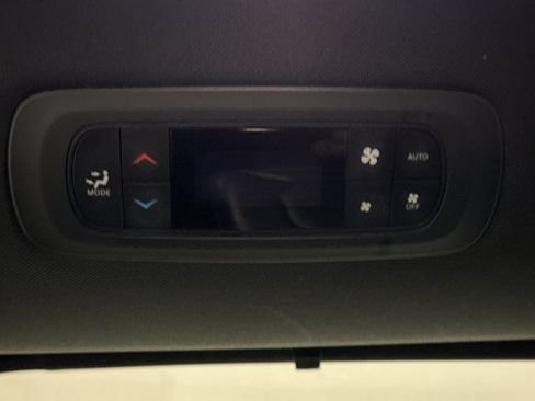 Used 2025 Chrysler Pacifica Select FWD image 18