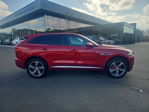 Used 2017 Jaguar F-PACE S image 4