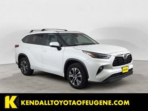 Used 2023 Toyota Highlander XLE AWD/4WD image 7