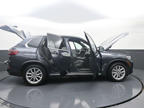 Used 2022 BMW X5 xDrive40i w/ Parking Assistance Package image 44