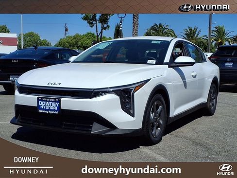 Used 2025 Kia K4 FWD image 1