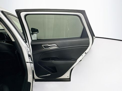 Used 2024 Kia Sportage EX FWD image 29