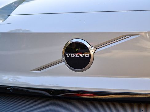 New 2025 Volvo EX30 Plus w/ Protection Package Premier image 11