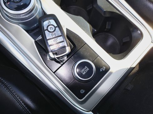 Used 2022 Ford Explorer XLT w/ Equipment Group 202A image 26