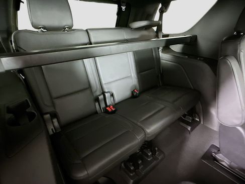 Used 2022 Chevrolet Tahoe Z71 w/ Luxury Package image 28