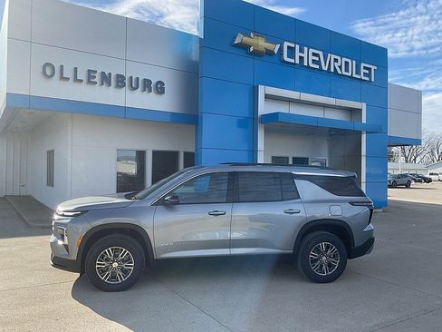 New 2026 Chevrolet Traverse LT image 1