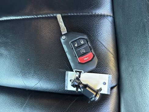 Used 2018 Jeep Wrangler Unlimited Sahara image 31