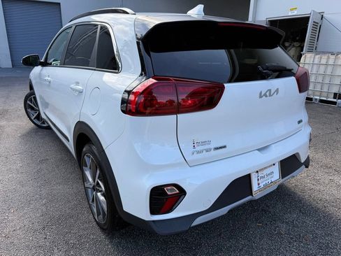 Certified 2022 Kia Niro Touring Special Edition FWD image 4