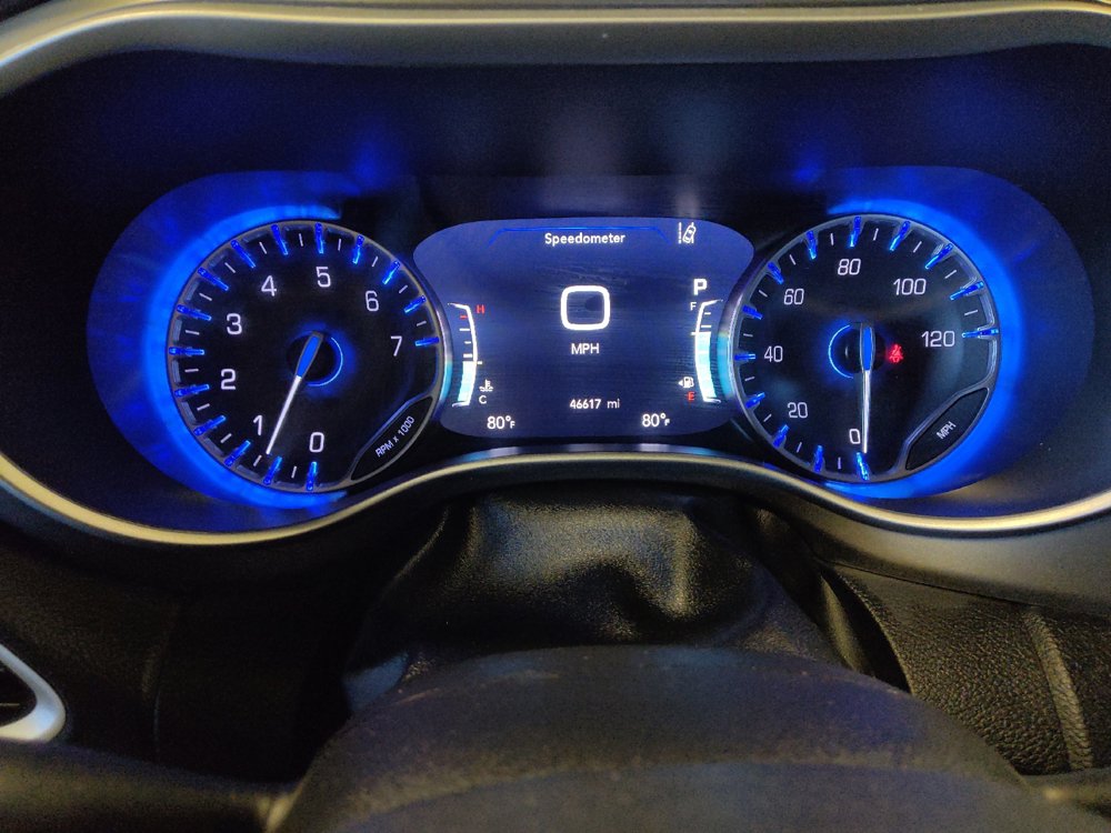 Used 2024 Chrysler Pacifica Touring-L FWD image 23