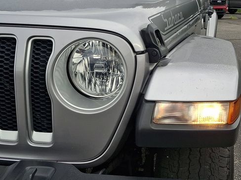 Used 2018 Jeep Wrangler Unlimited Sahara w/ Cold Weather Group AWD/4WD image 9