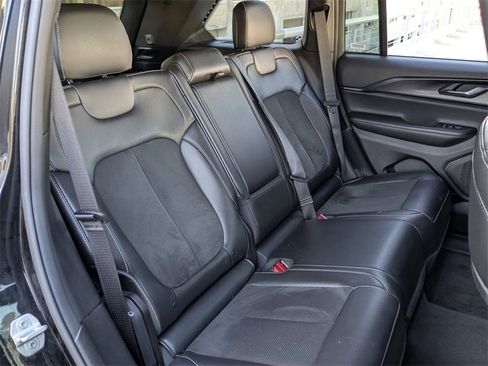 Used 2024 Jeep Grand Cherokee Altitude image 27