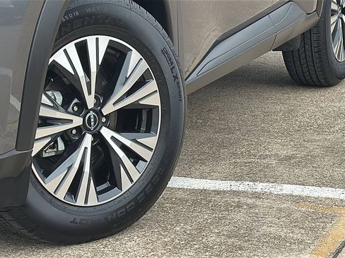 Used 2023 Nissan Rogue SV w/ SV Premium B Package image 3