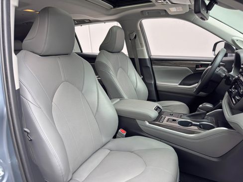 Used 2020 Toyota Highlander Limited FWD image 39