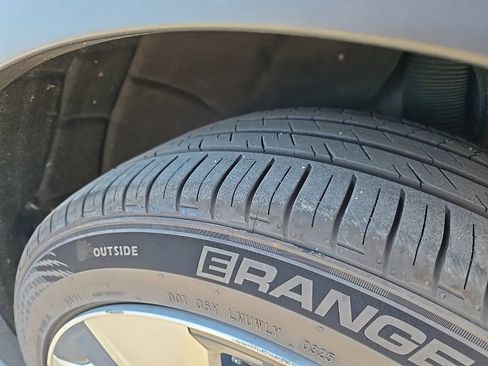 Used 2021 Tesla Model Y Long Range image 9