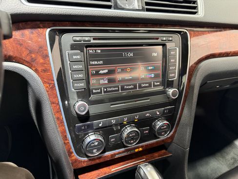 Used 2013 Volkswagen Passat TDI SEL Premium image 30