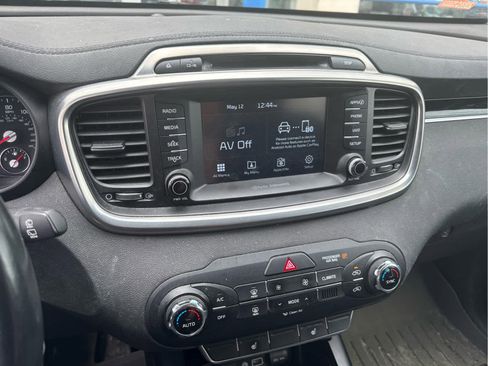 Used 2017 Kia Sorento AWD w/ LX Convenience Package image 9
