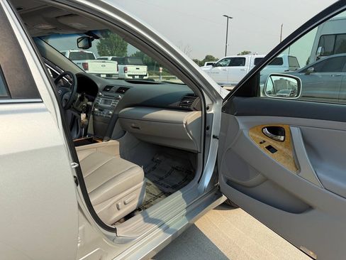 Used 2007 Toyota Camry XLE FWD image 22