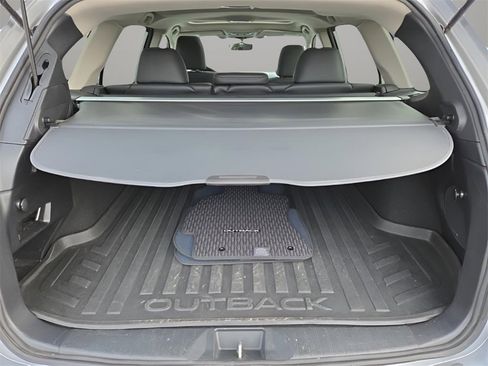 Used 2019 Subaru Outback 2.5i Limited w/ Popular Package #2 image 16