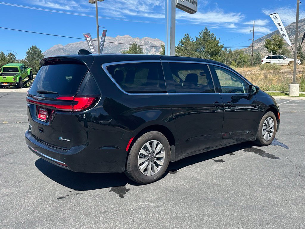 Used 2024 Chrysler Pacifica Limited FWD image 10