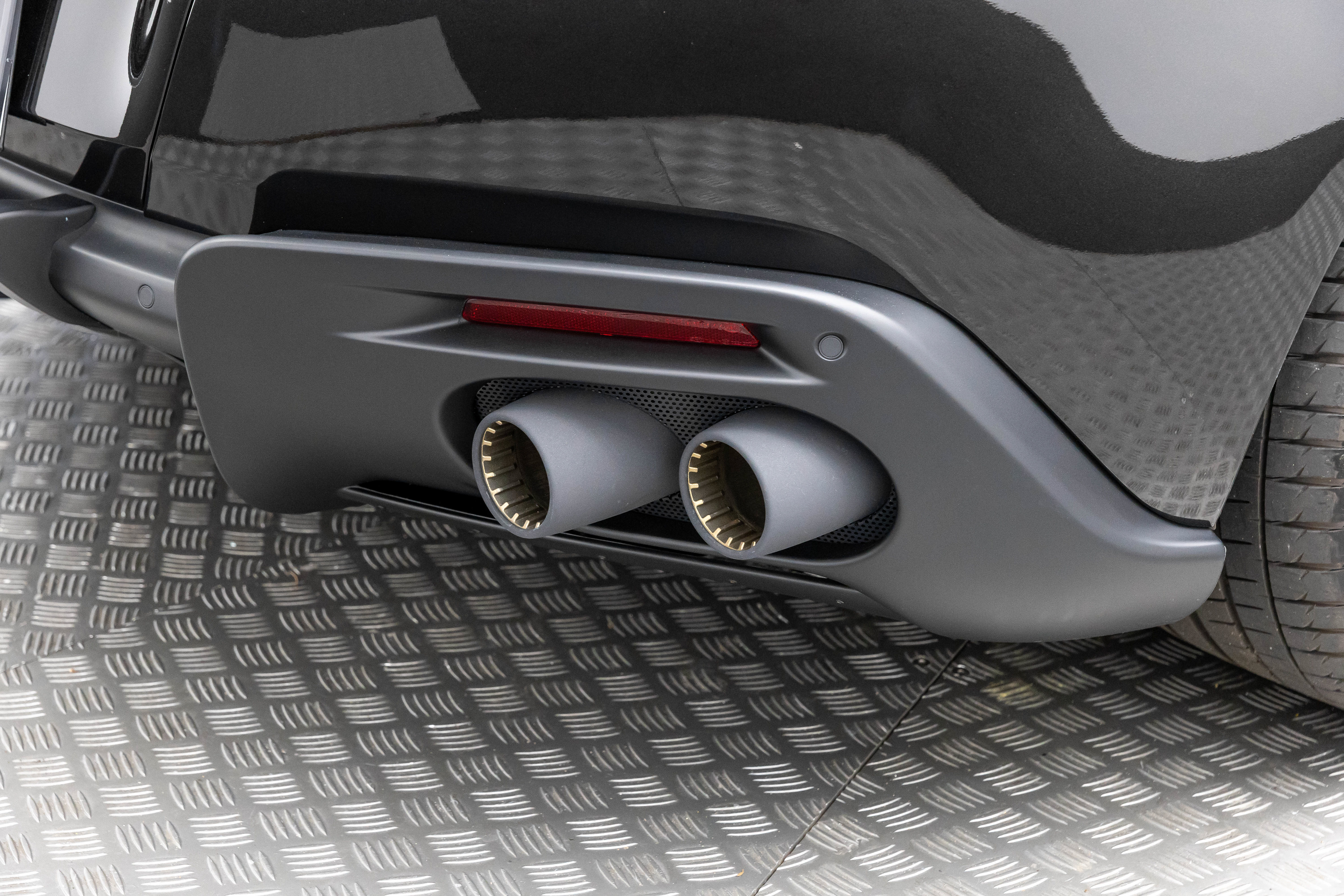 Certified 2025 Ferrari Roma Spider RWD image 35
