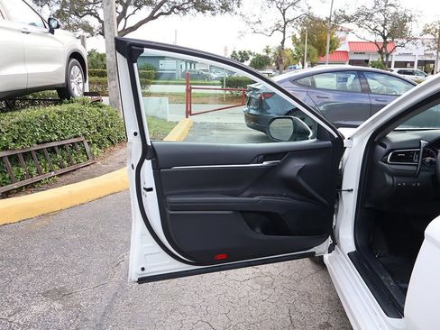 Used 2023 Toyota Camry SE image 20