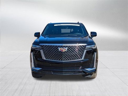 Used 2023 Cadillac Escalade Premium Luxury image 2